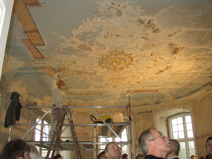 Freilegung-Decke-Ovalsaal-EG